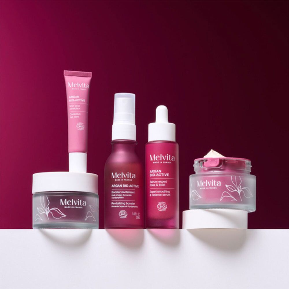 Verschiedene Melvita-Produkte: Augencreme, Sprühflasche, Serum, Creme. Aufschrift: Melvita.