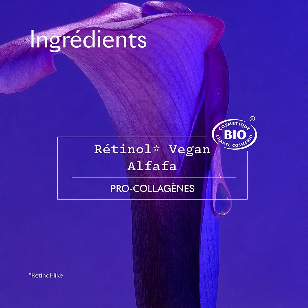 Gros plan d'une fleur blanche. Texte: Ingrédients, Rétinol* Vegan, Alfalfa, PRO-COLLAGÈNES. Certification BIO.