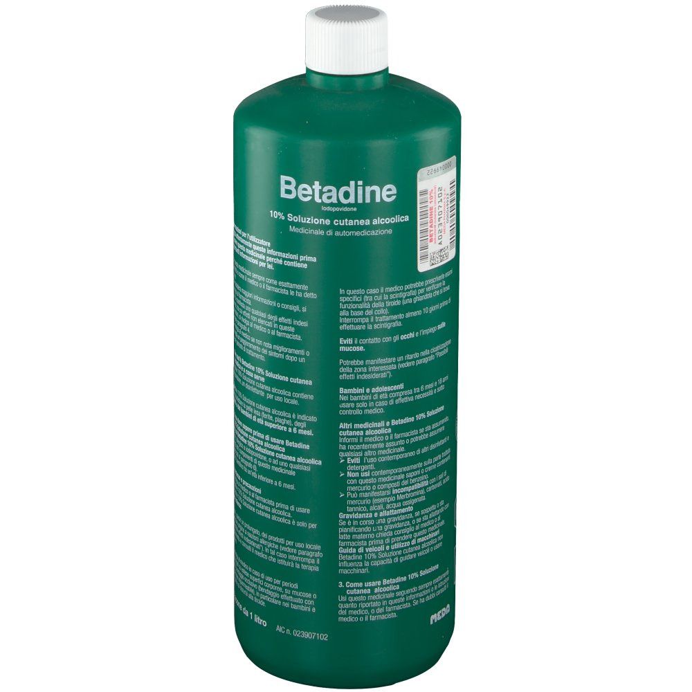 Flacone verde con tappo bianco. Scritta: Betadine 10% Soluzione cutanea alcolica. Etichetta con testo in italiano.