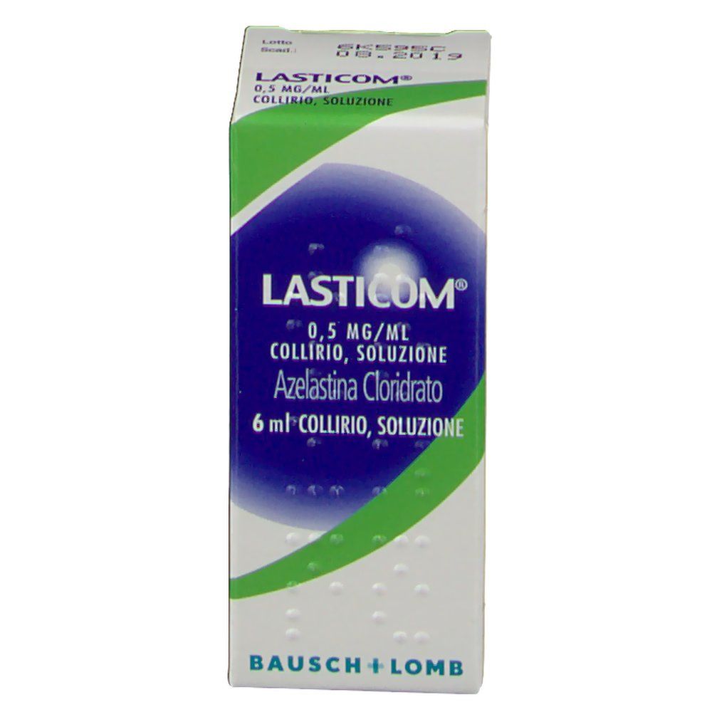 Vista frontale della confezione di collirio. Scritta: LASTICOM, 0,5 mg/ml, Collirio soluzione. Logo Bausch + Lomb.