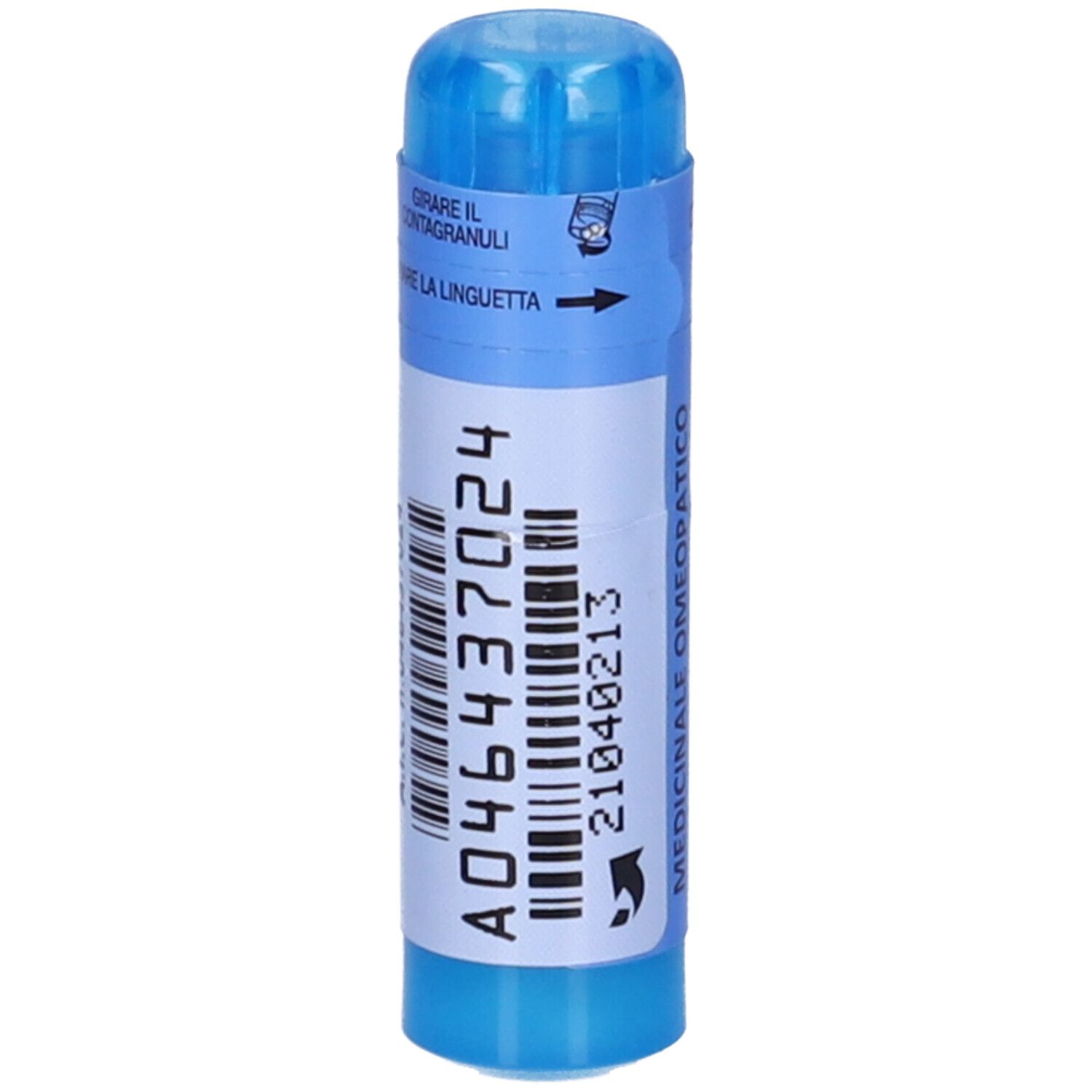 Confezione cilindrica blu e bianca. Codice a barre e testo: A046437024. MEDICINALE OMEOPATICO. Istruzioni.