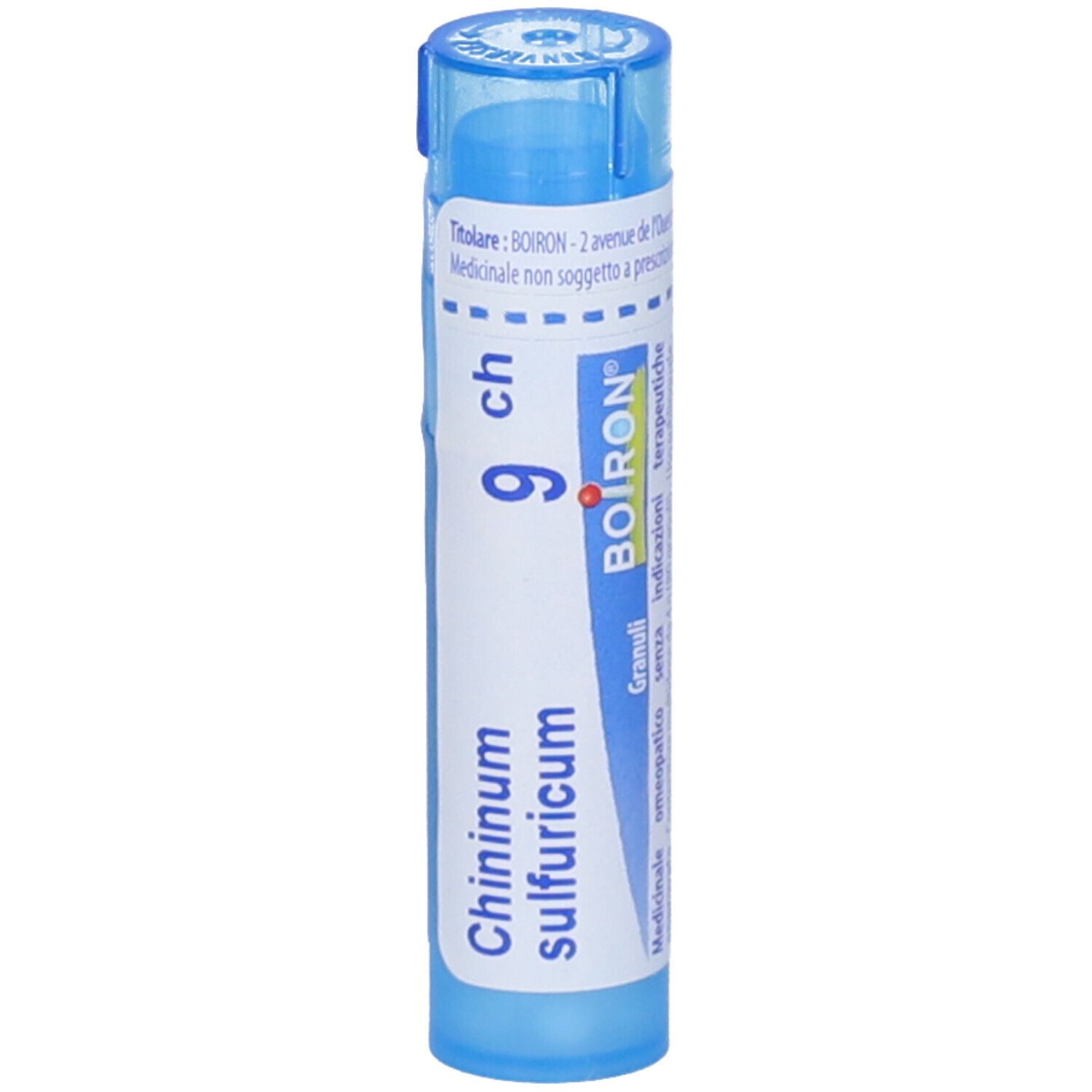 Tubo blu con etichetta bianca. Scritta: Chininum sulfuricum 9 ch, BOIRON. Tappo blu. Orientamento verticale.