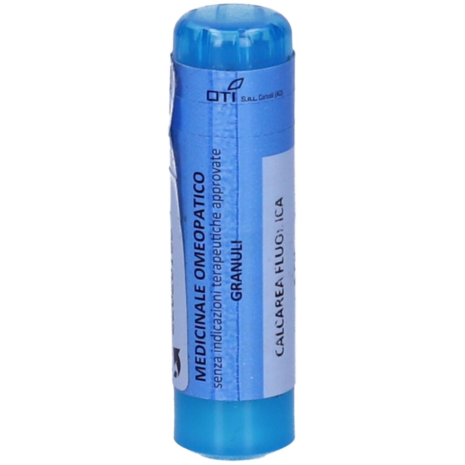 Contenitore cilindrico blu con etichetta bianca. Testo: Medicinale Omeopatico, Granuli, Calcarea Fluorica.