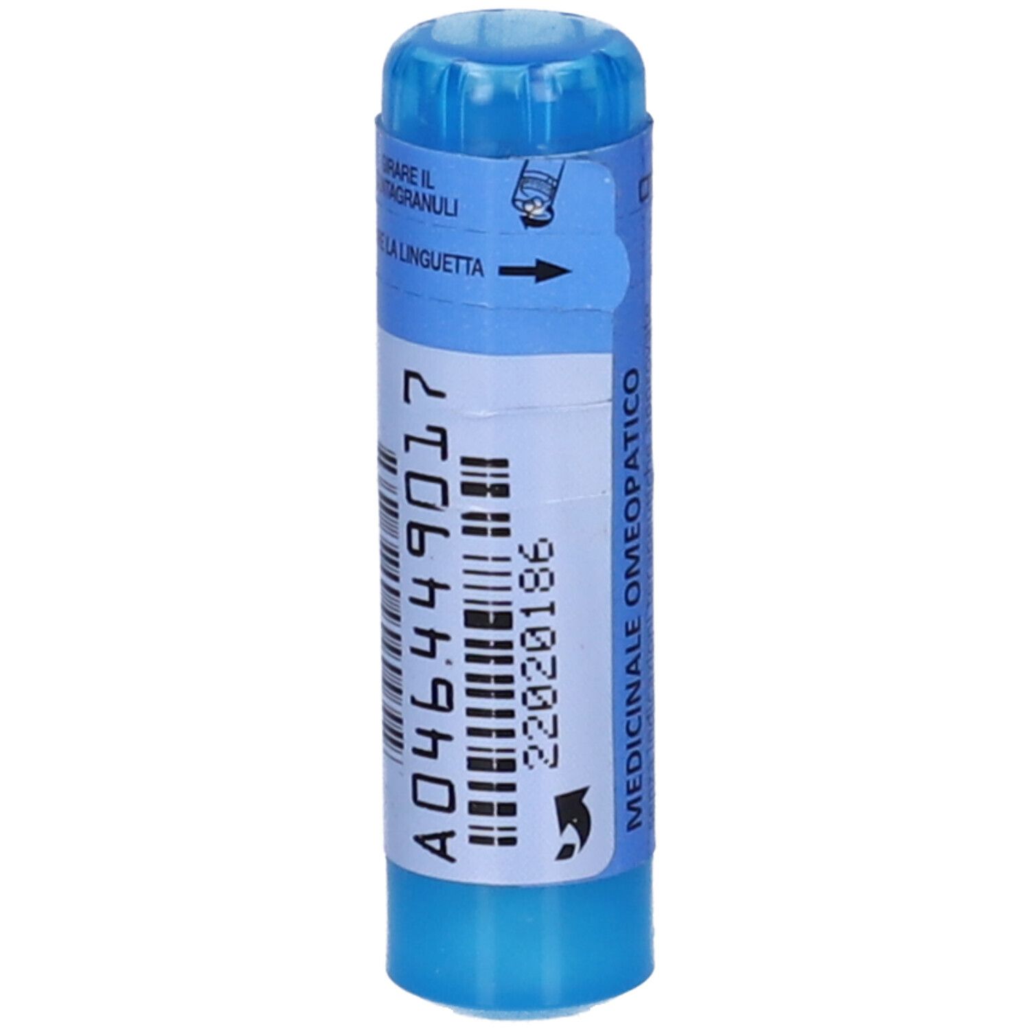 Contenitore cilindrico blu con etichetta bianca e codice a barre. Testo: A046449017, Medicinale Omeopatico.