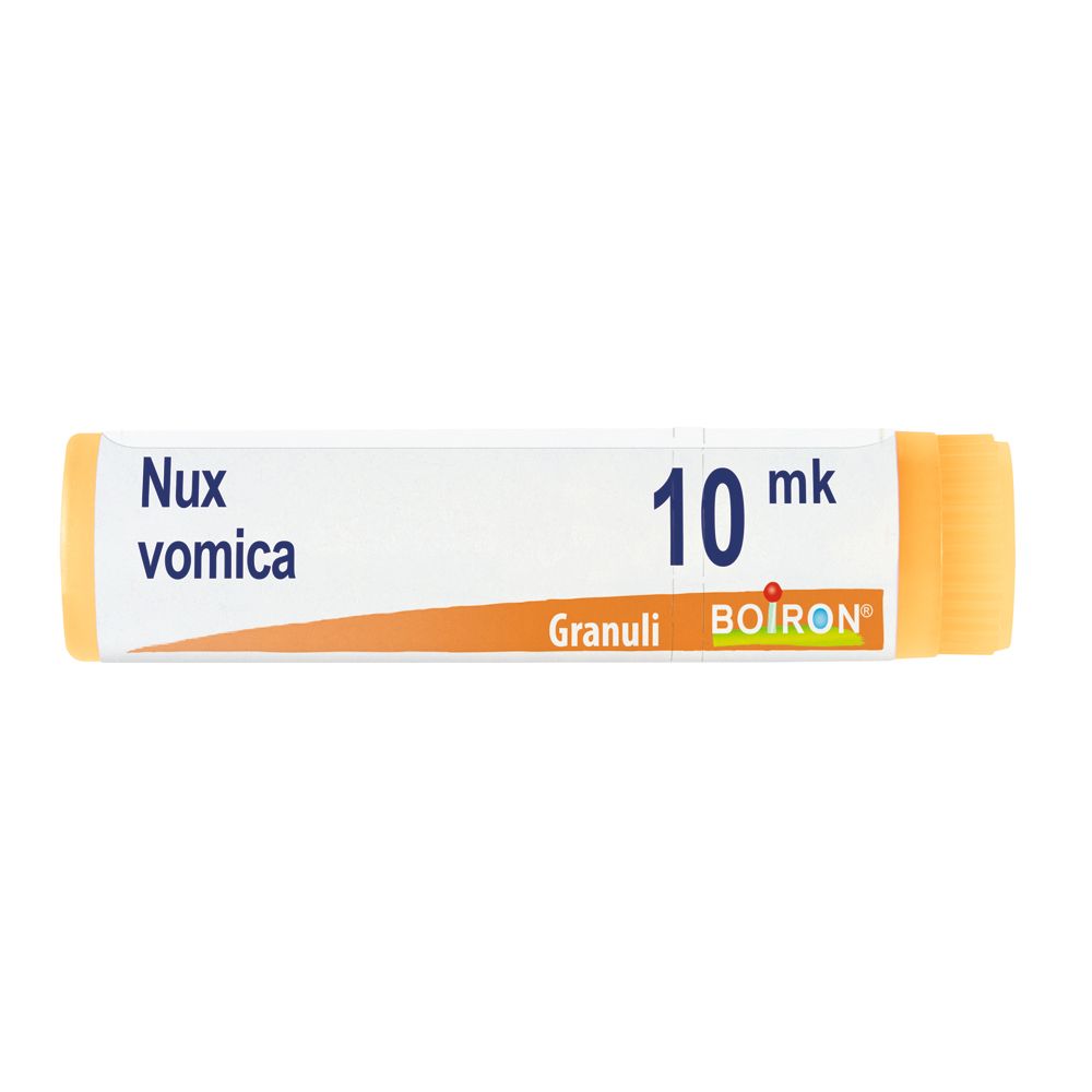 Confezione cilindrica con etichetta bianca. Scritte: Nux vomica, 10 mk, Granuli, BOIRON®. Estremità arancioni.