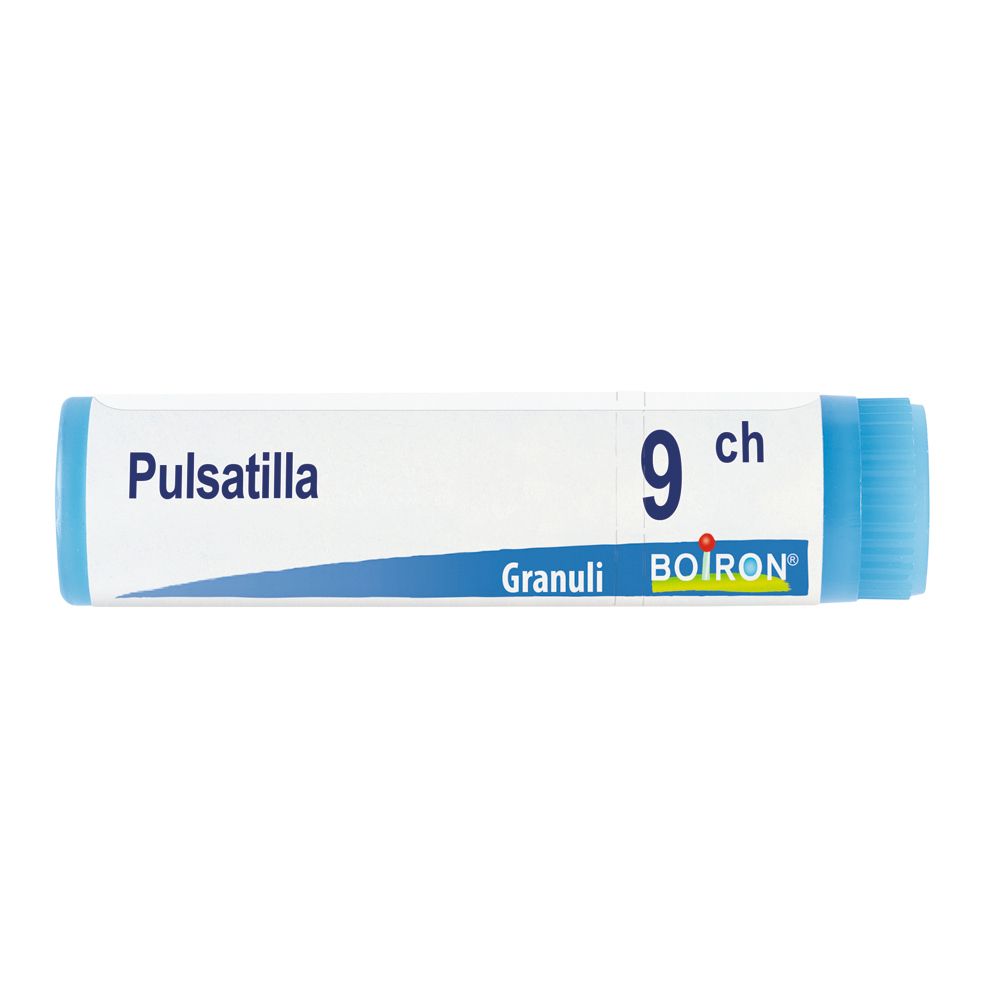 Confezione cilindrica con "Pulsatilla 9 ch" e logo "BOIRON". Tappo ed estremità blu. Scritta bianca su sfondo azzurro.