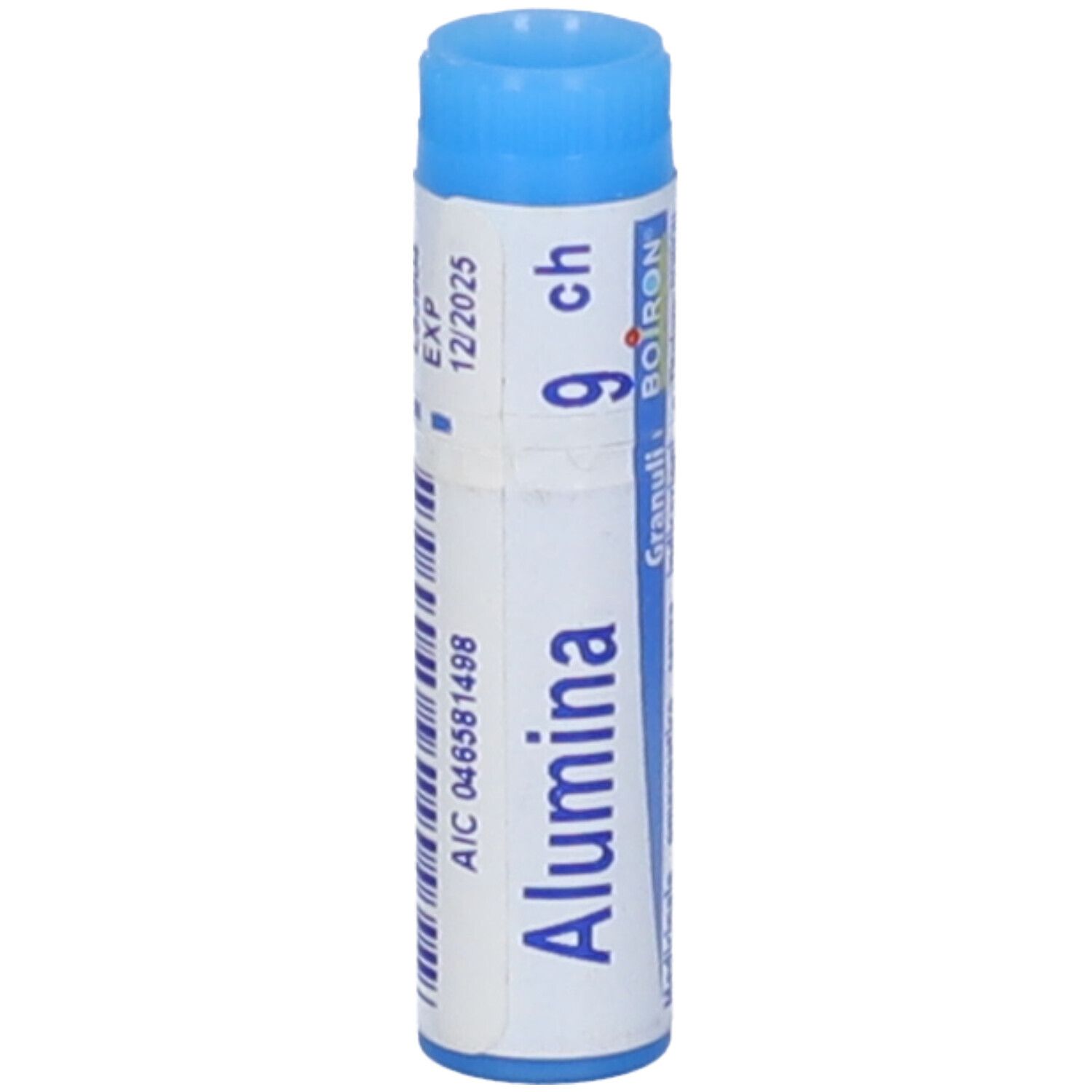 Confezione cilindrica con tappo blu. Scritta: Alumina, 9 ch, BOIRON. Scadenza 12/2025.