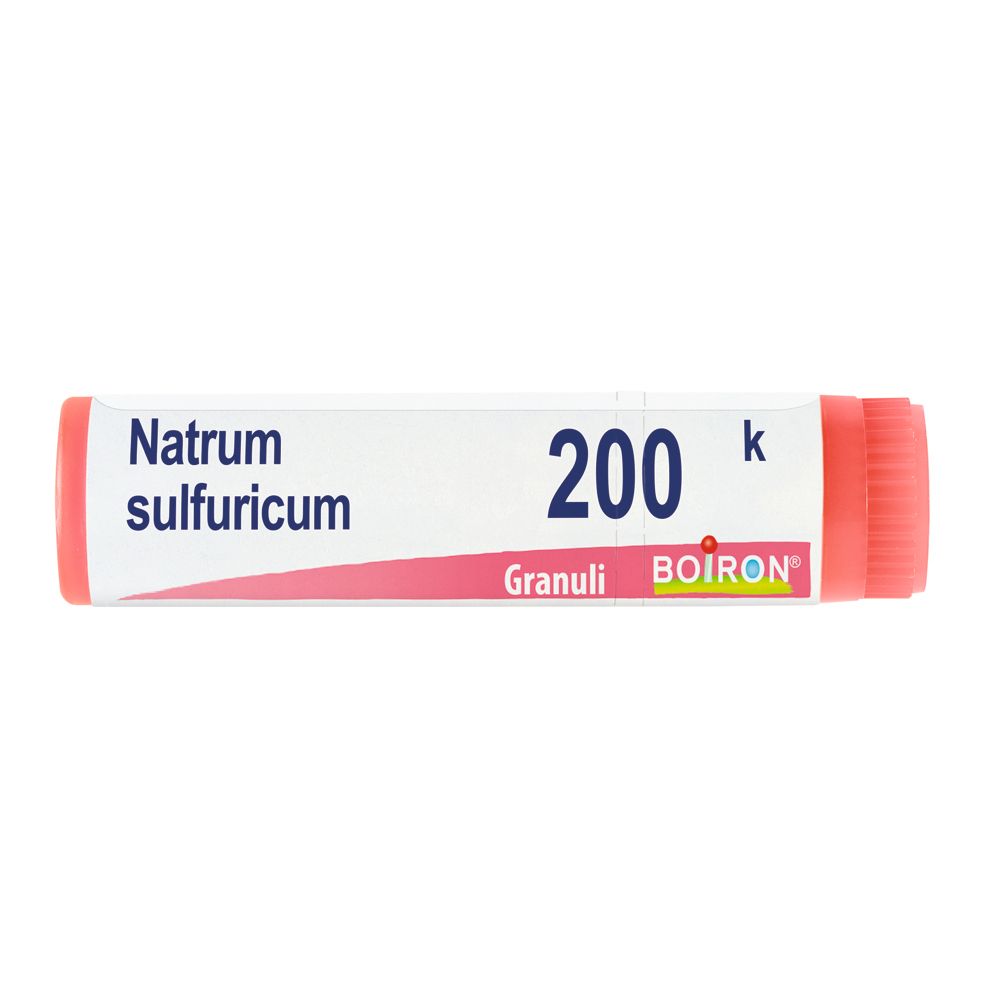Confezione cilindrica. Scritta: Natrum sulfuricum, 200 K, Granuli, BOIRON. Colori rosa e bianco.