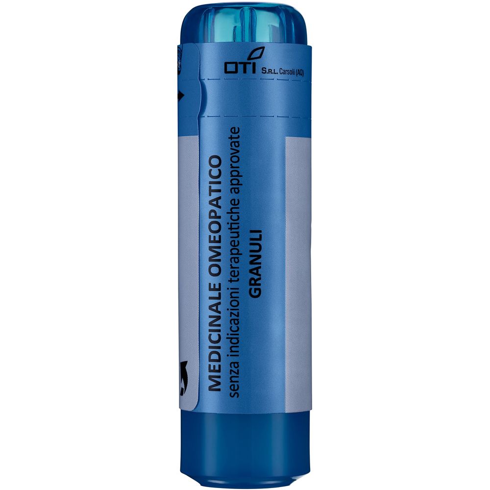 Contenitore cilindrico blu con etichetta bianca. Testo: Medicinale Omeopatico, Granuli. Logo OTI.