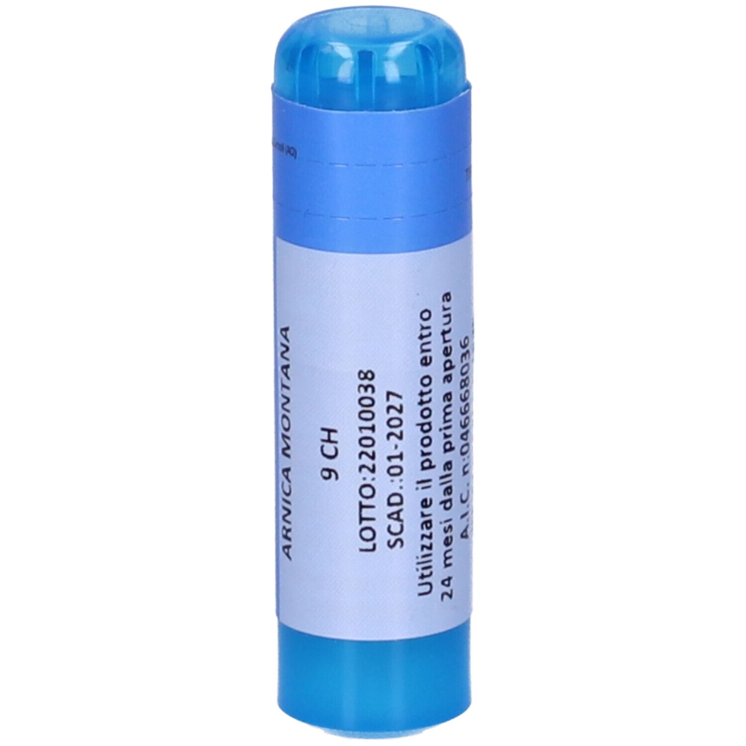Contenitore cilindrico blu. Etichetta bianca con testo. Testo: Arnica Montana 9 CH, LOTTO:2201003B, SCAD.01-2027.