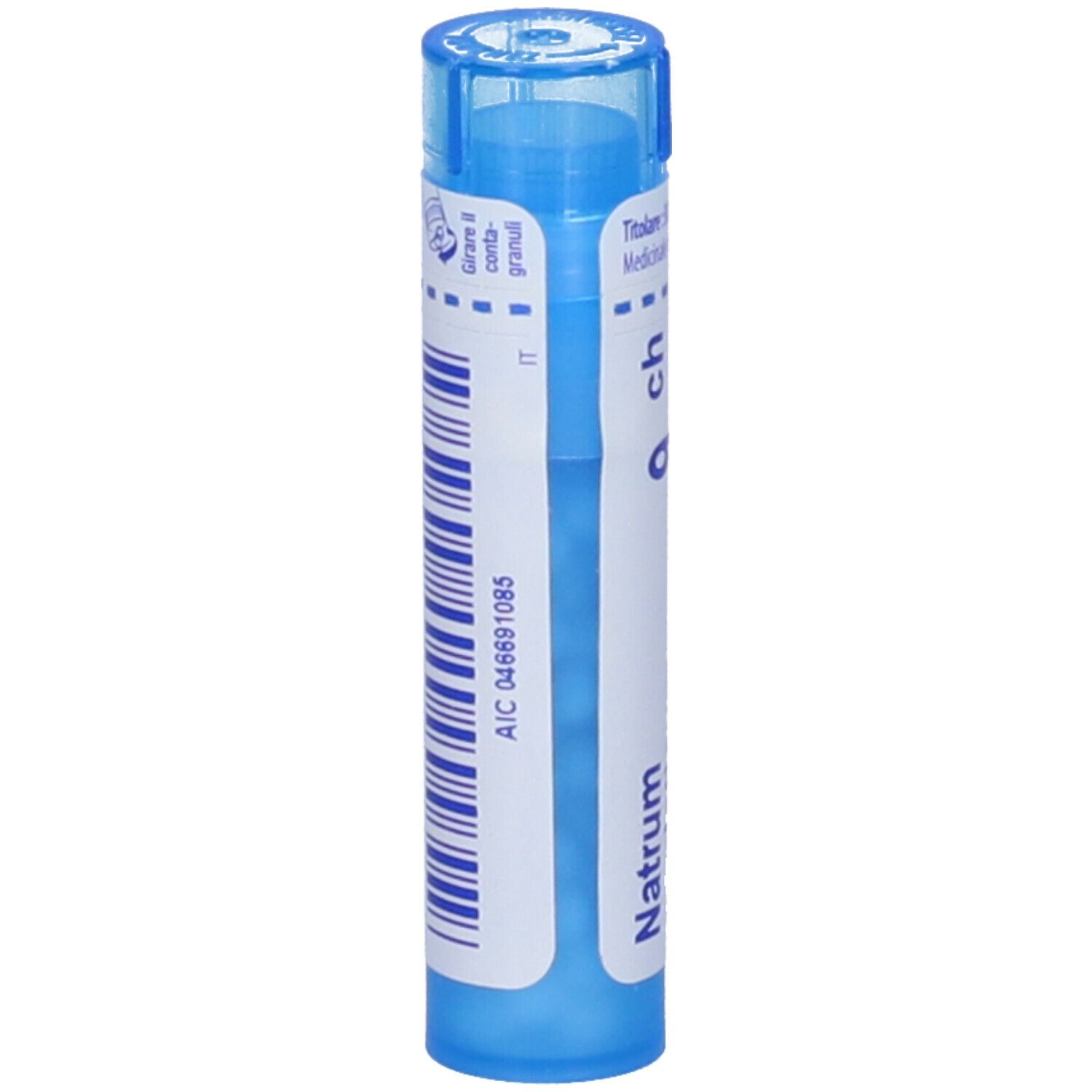 Tubo blu con etichetta. Scritta: Natrum muriaticum, 9 ch. Codice a barre e altre informazioni.
