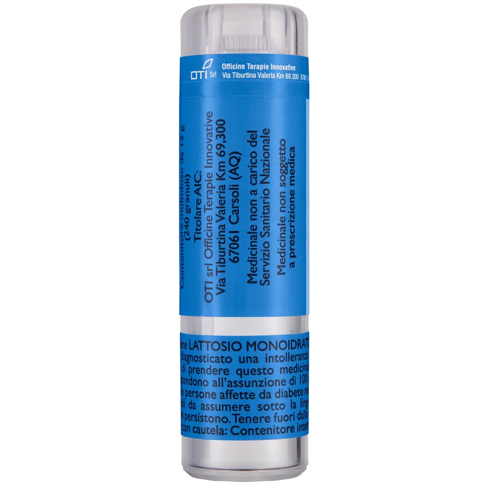 Flacone cilindrico blu con tappo bianco. Scritte: OTI, testo in italiano. Prodotto medico, non soggetto a prescrizione.