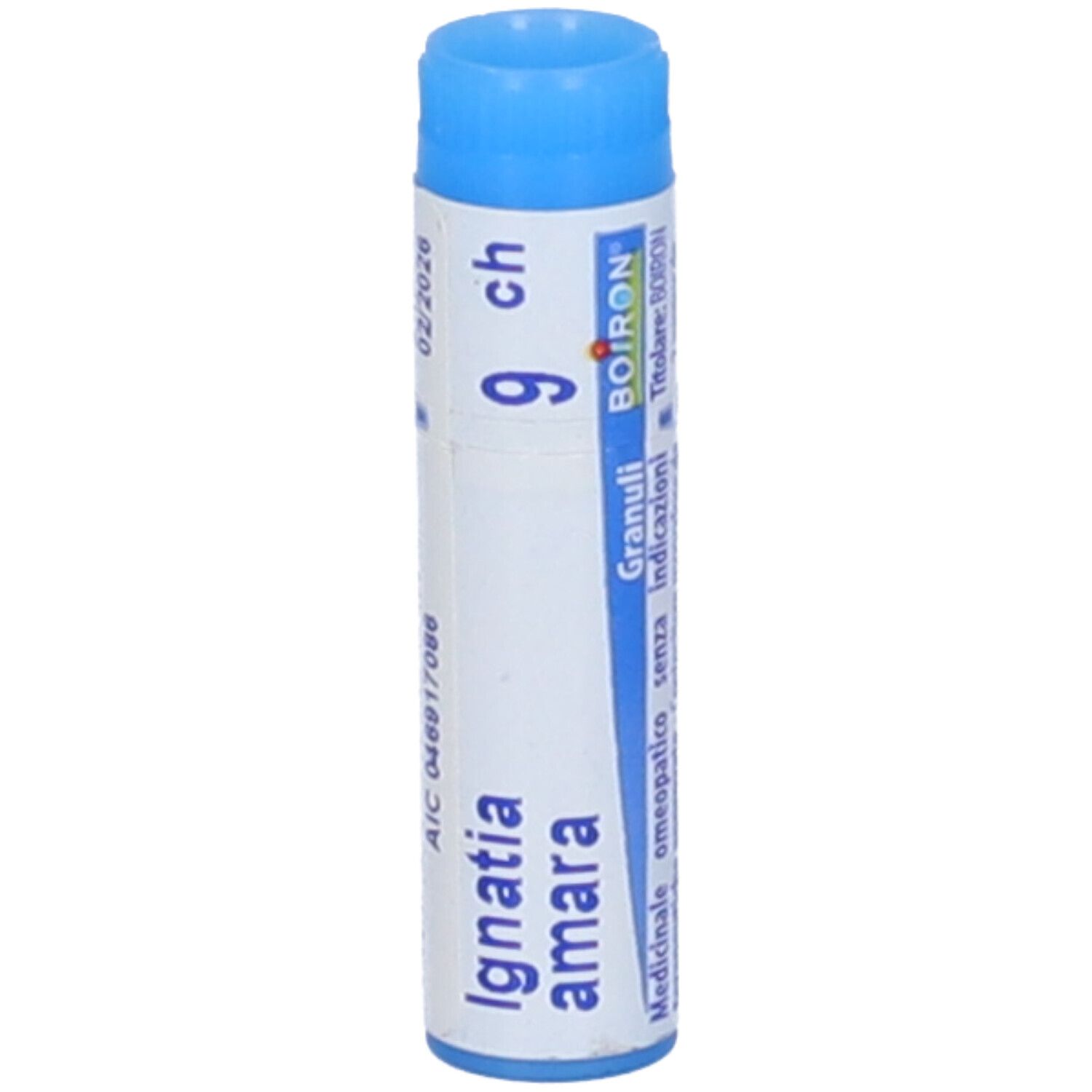 Confezione cilindrica, blu e bianca. Scritta: Ignatia amara, 9 ch, BOIRON, Granuli. Con stampe.
