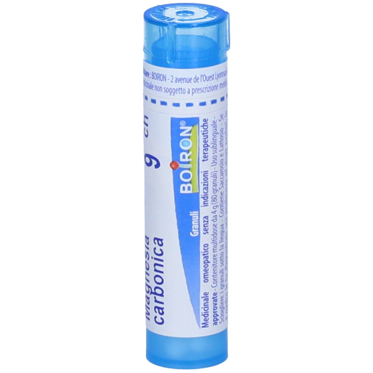 Tubo blu con etichetta bianca. Nome del prodotto e '9 ch' di Boiron. Granuli.