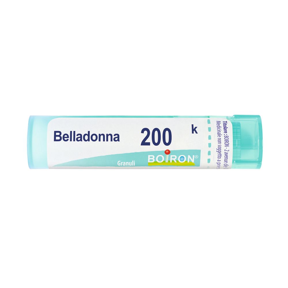 Tubo cilindrico azzurro chiaro con testo bianco. Scritta: Belladonna 200k, Granuli, Boiron. Tappo turchese.