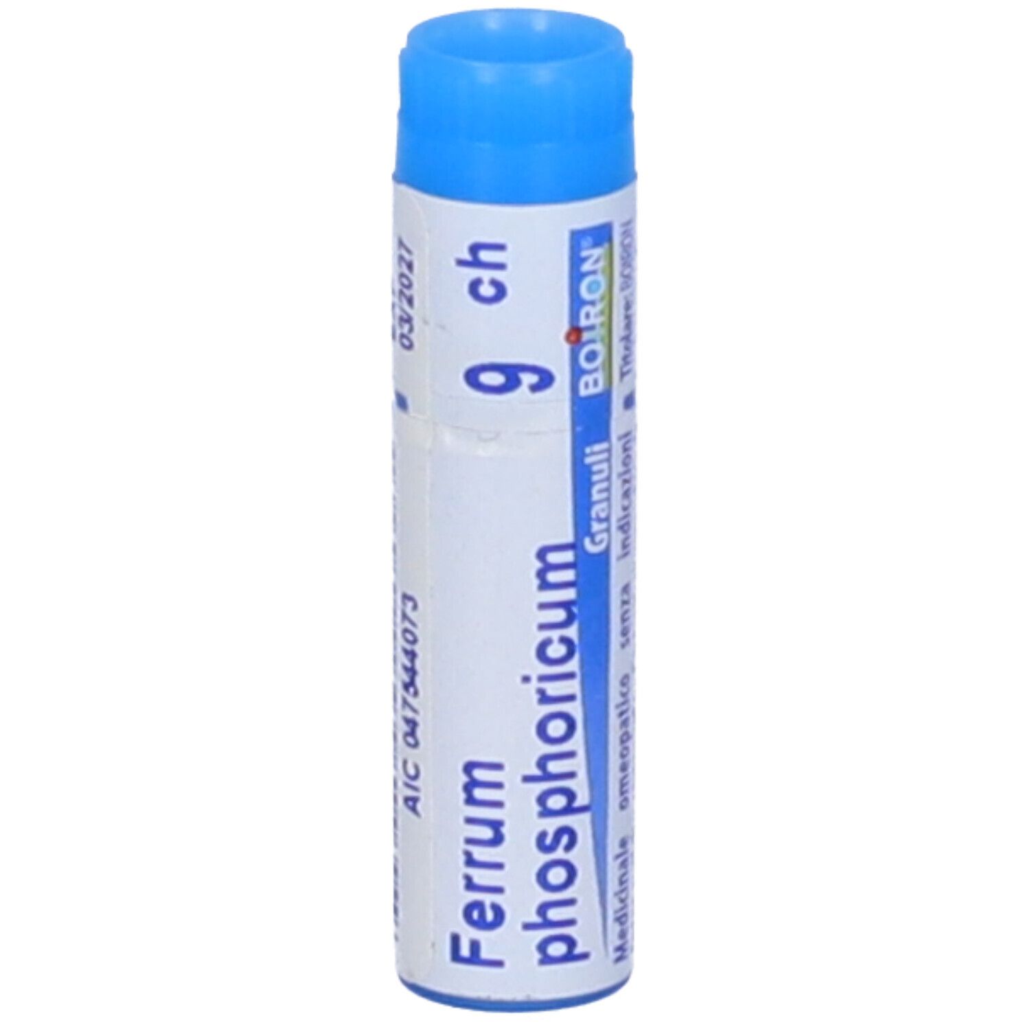 Confezione cilindrica blu. Scritta: Ferrum phosphoricum 9 ch, Granuli, BOIRON. Con data di scadenza.