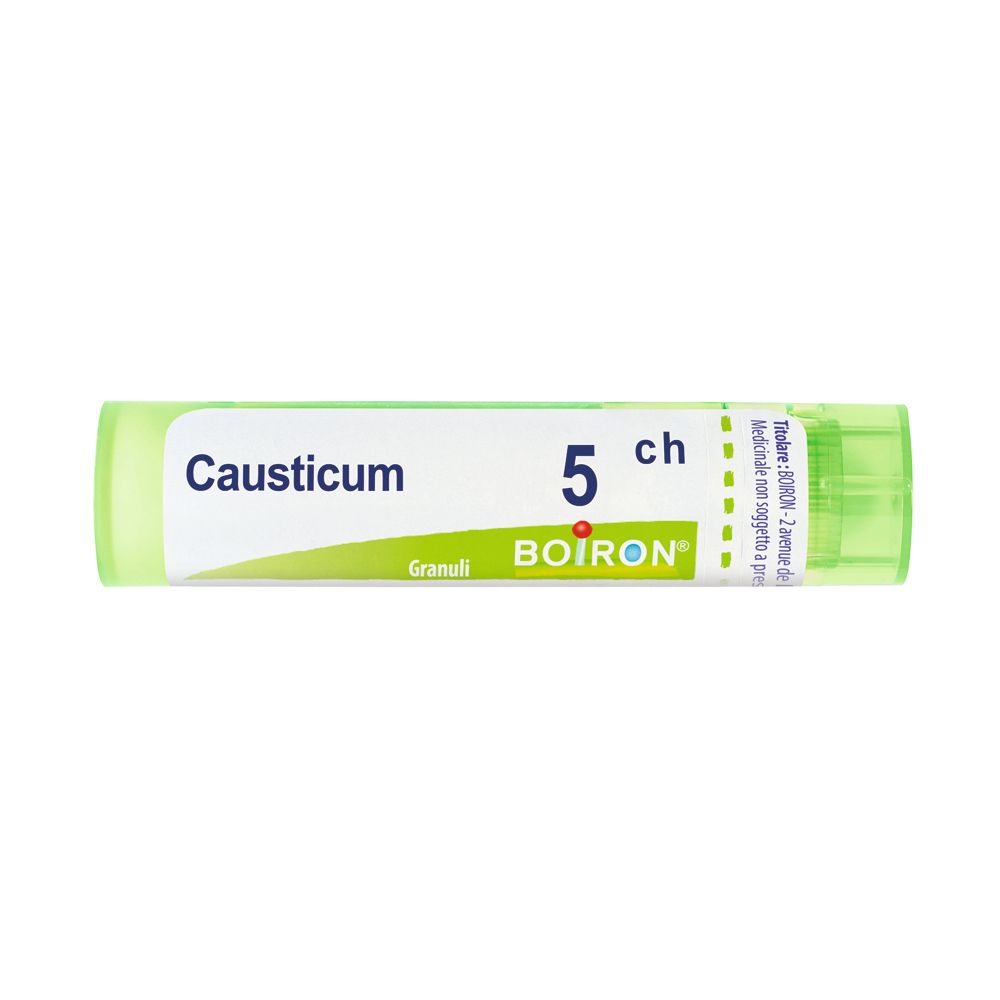 Confezione cilindrica con etichetta bianca. Scritta: Causticum 5 ch, Granuli, BOIRON. Tappo verde.