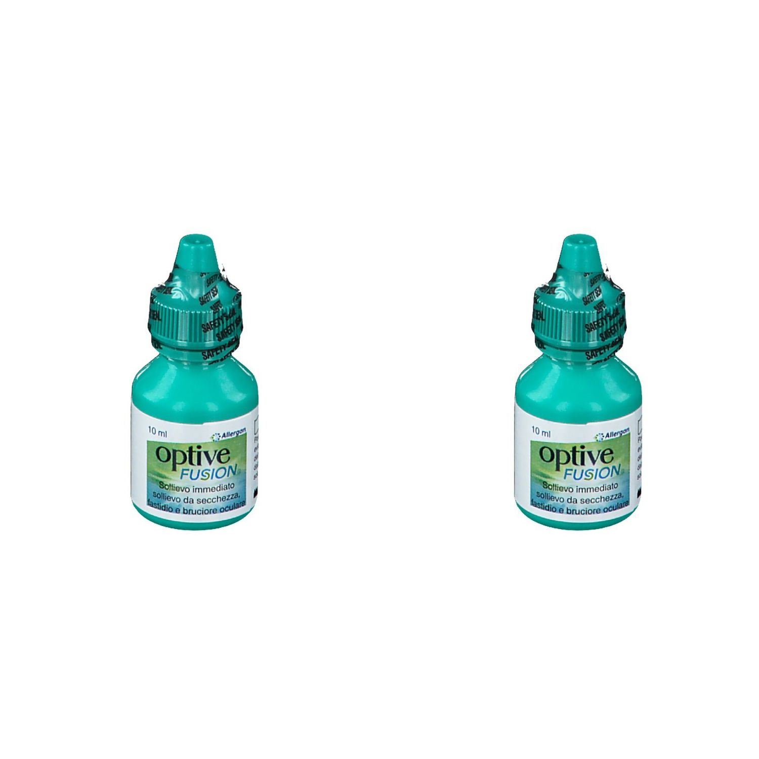 Due flaconi con tappo verde. Scritta: Optive Fusion. Flaconi contenenti liquido.