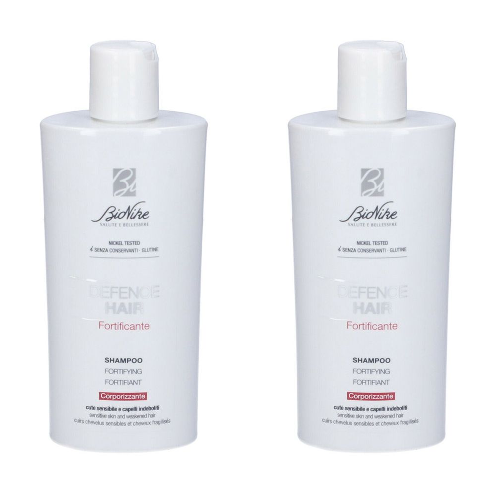 Due flaconi bianchi con tappi bianchi. Ogni flacone riporta la scritta "BioNike Defence Hair Fortificante Shampoo".