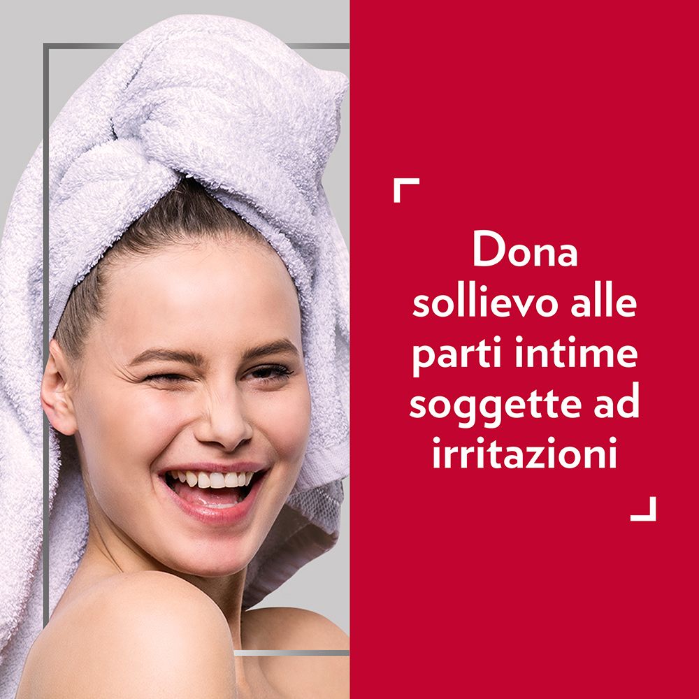 Donna sorridente con asciugamano in testa. Testo: Dona sollievo alle parti intime soggette ad irritazioni.