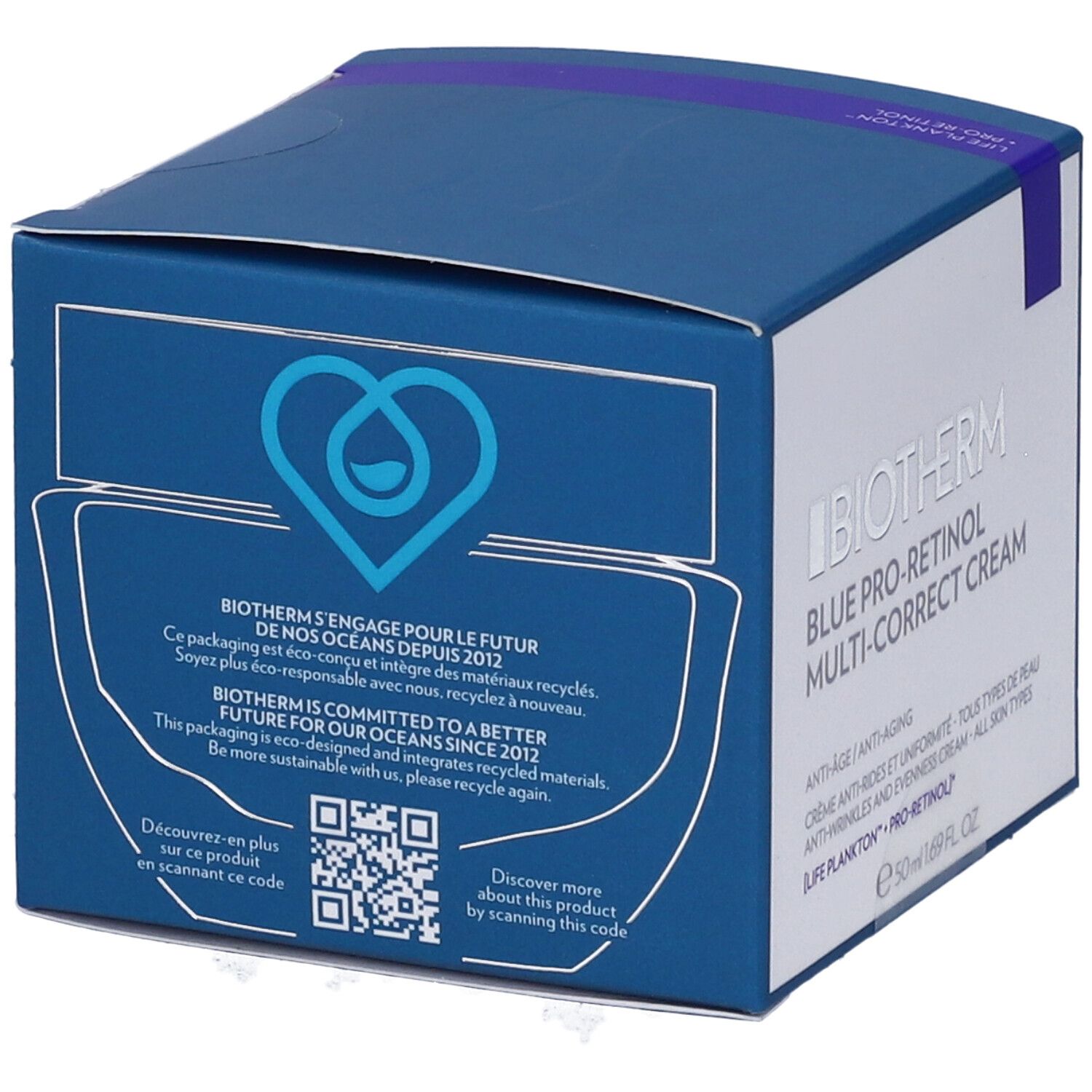 Confezione blu con logo e testo. Biotherm si impegna per il futuro degli oceani. Codice QR da scansionare.