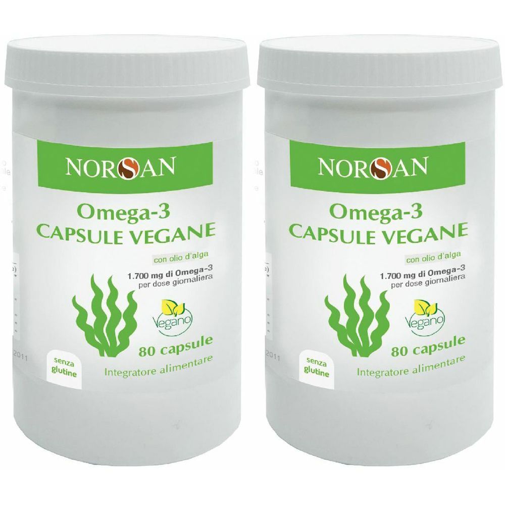 Due barattoli bianchi con etichetta verde. Scritta: NORSAN Omega-3 CAPSULE VEGANE, 80 capsule, vegane. Con olio di alghe. Senza glutine.