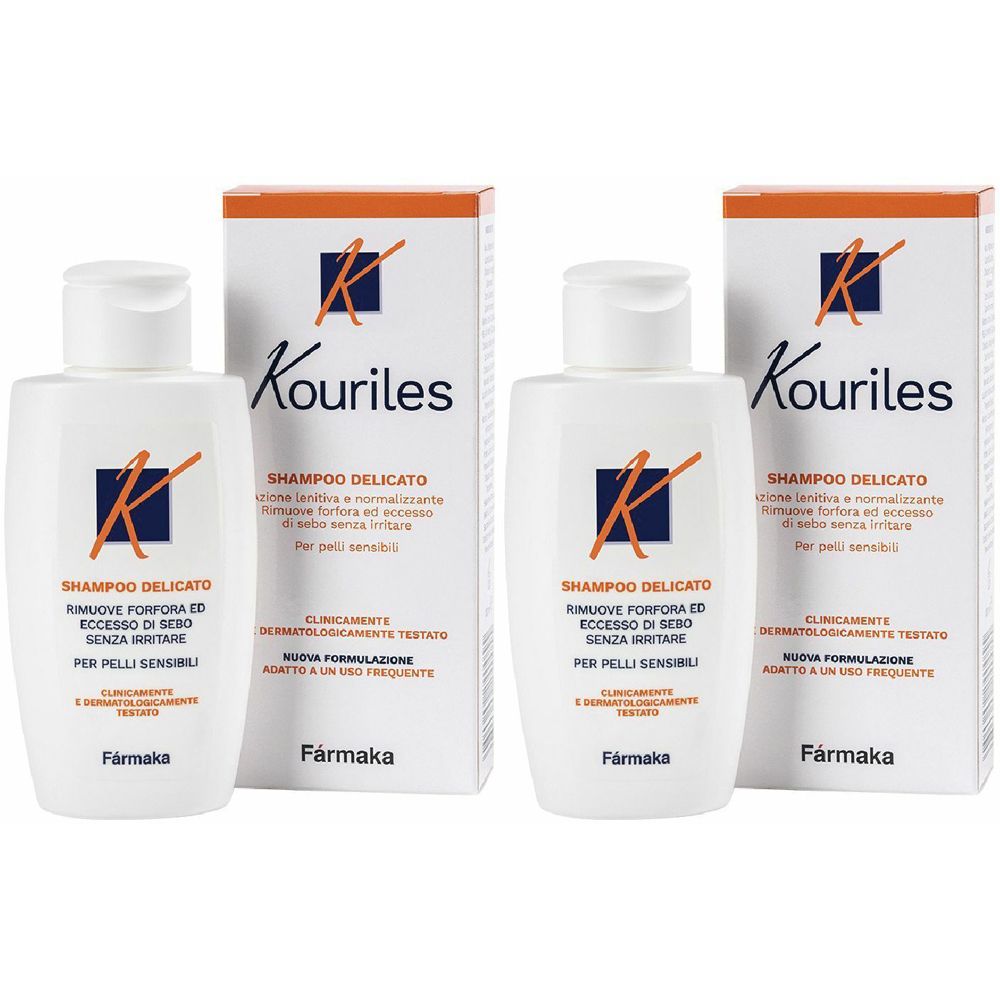 Due flaconi e due scatole di shampoo. Scritto: Kouriles Shampoo Delicato. Per pelli sensibili.