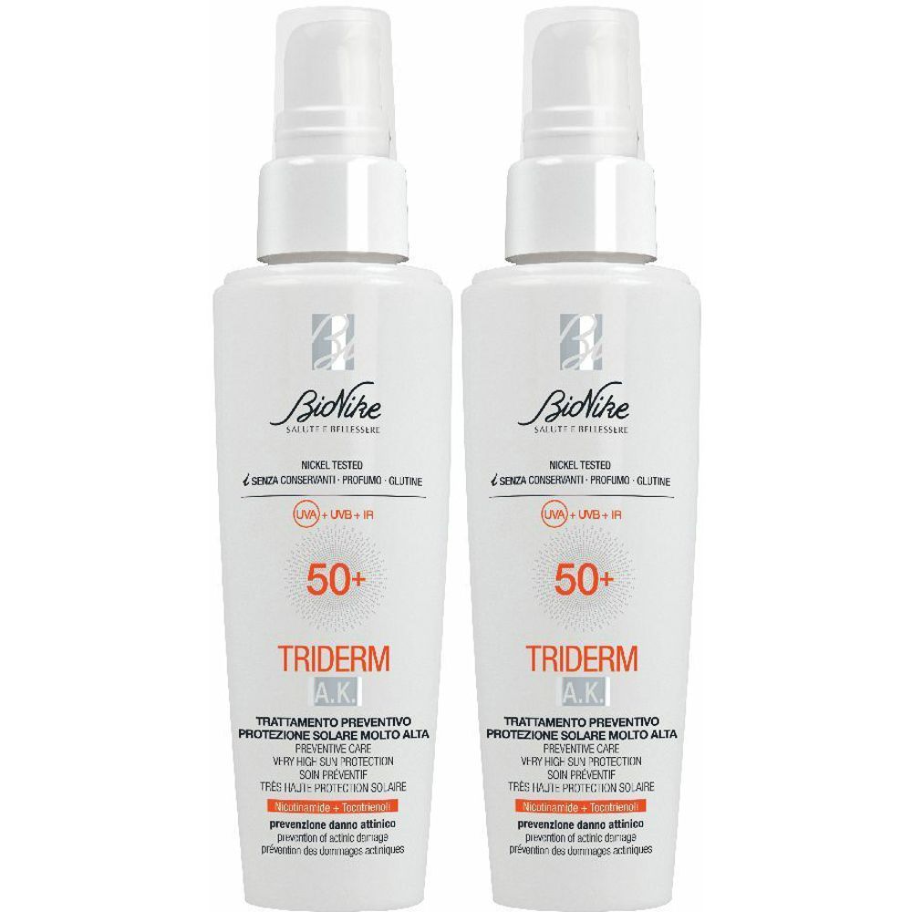 Due flaconi bianchi con erogatore spray. Scritta: BioNike, Triderm A.K. 50+ protezione solare. Confezione per protezione solare molto alta.