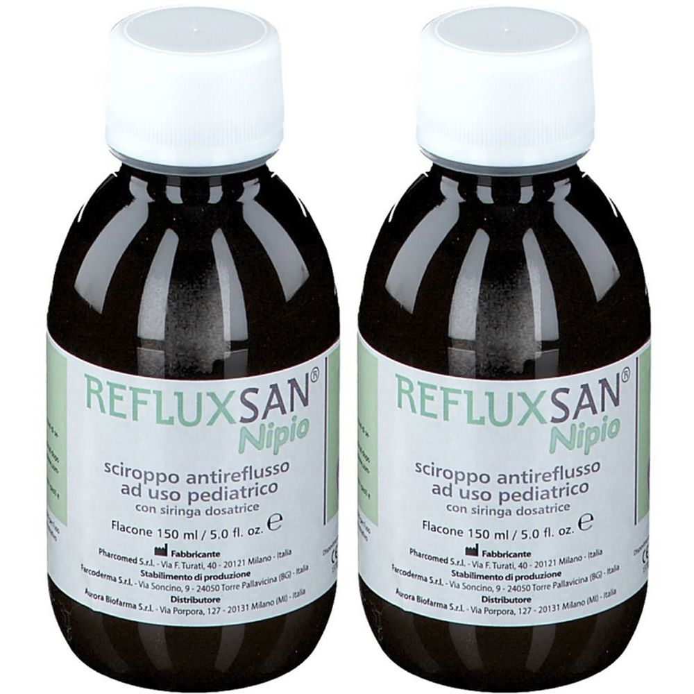 Due flaconi di liquido scuro con tappi bianchi. Scritta: REFLUXSAN Nipio, sciroppo antireflusso ad uso pediatrico.