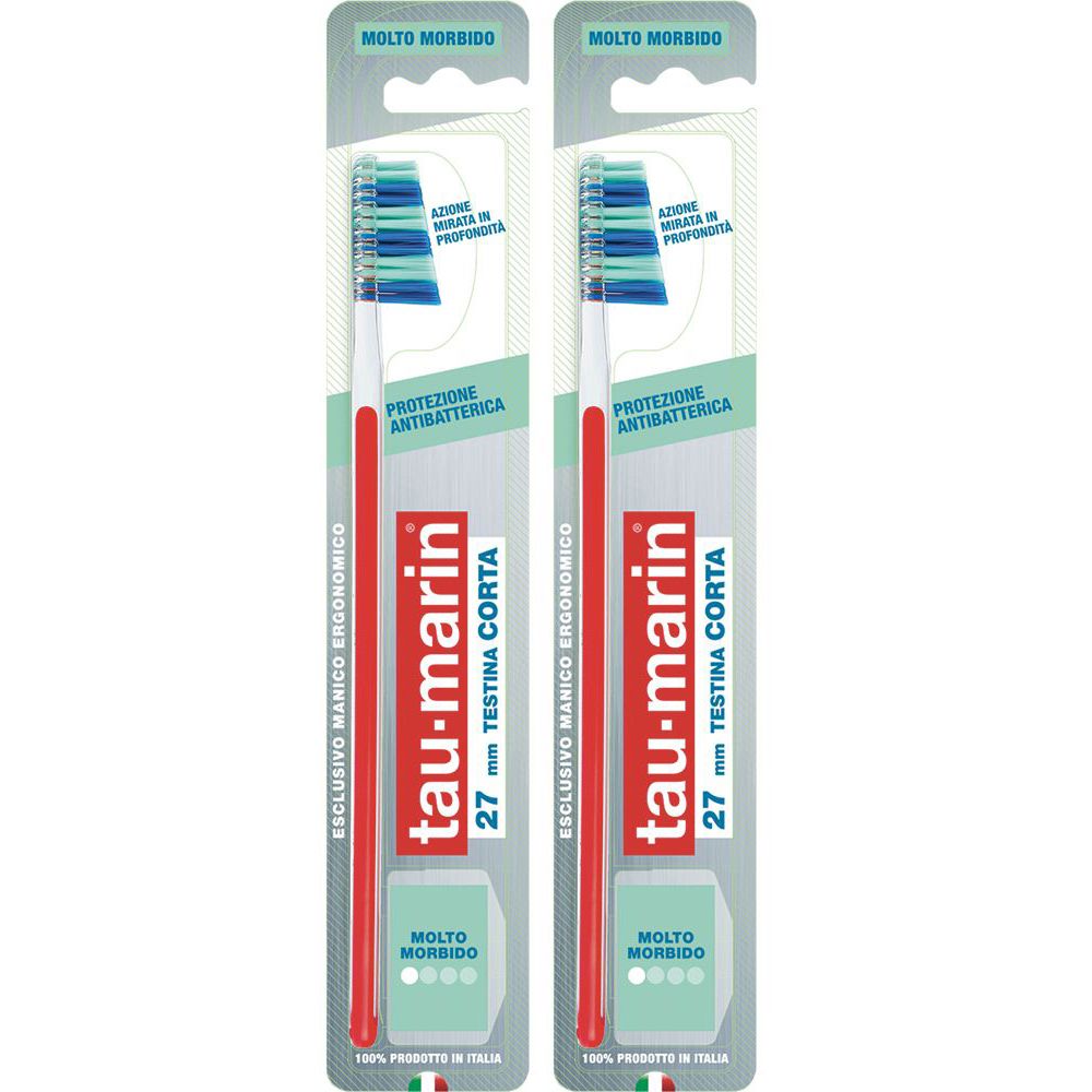 Due spazzolini su confezione. Setole blu, manico rosso con logo bianco. Testo: tau-marin, 27 mm, Testina Corta.