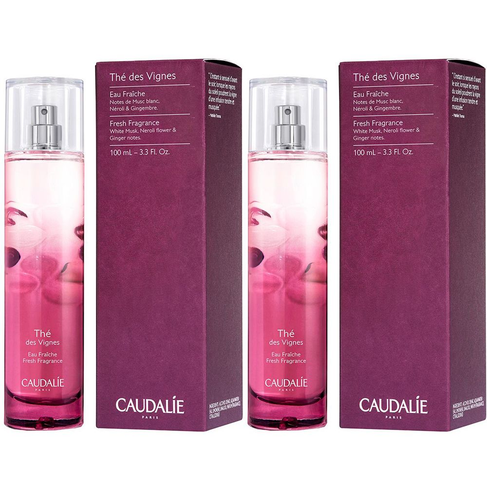 Tre flaconi spray e tre scatole. Scritta: Thé des Vignes, Caudalie. Liquido rosa, tappo trasparente.