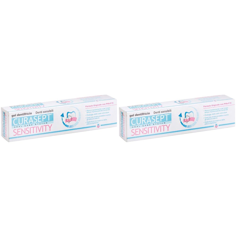 Due scatole con la scritta CURASEPT SENSITIVITY. Scritta: Gel dentifricio denti sensibili. Logo con denti e frecce.