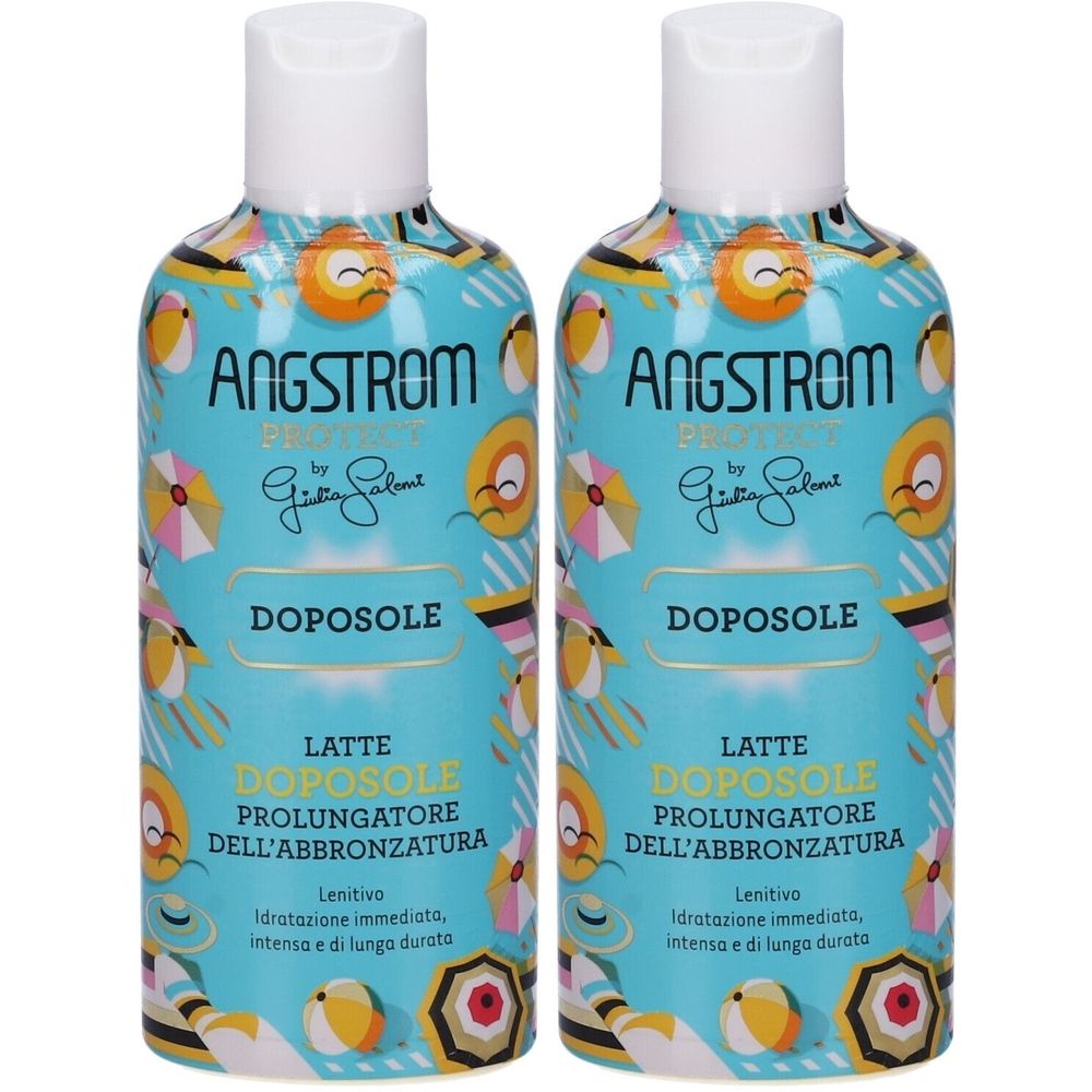 Due flaconi Angstrom Doposole. Etichette blu con motivi spiaggia. Testo: Doposole, Latte Doposole, Prolungatore dell'abbronzatura.