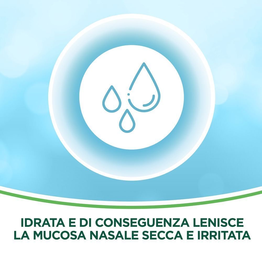Un uomo respira profondamente a occhi chiusi.