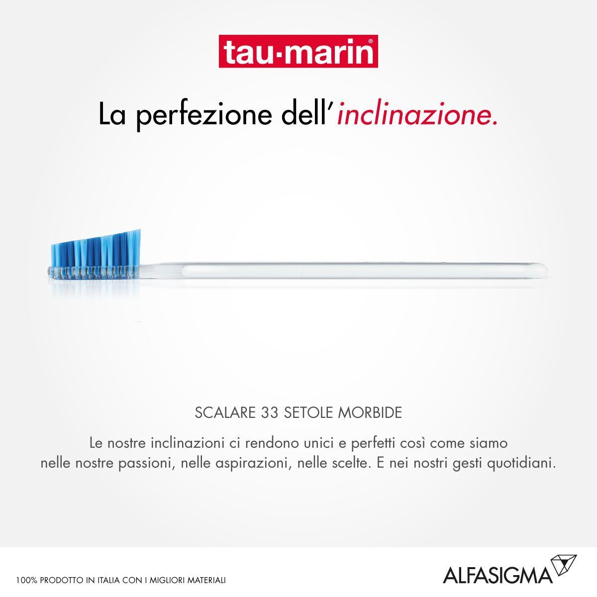 Uno spazzolino da denti con manico trasparente e setole blu.