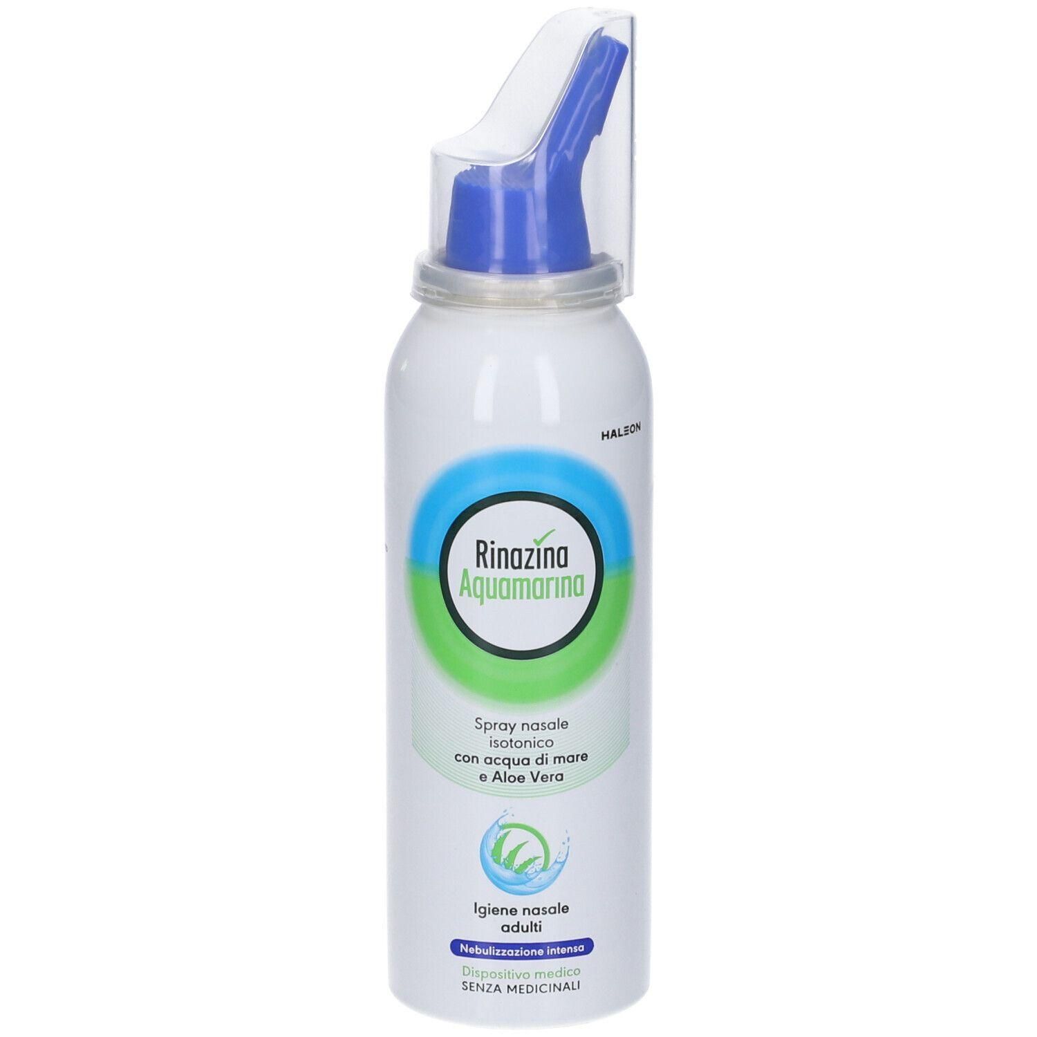 Flacone spray nasale con applicatore blu e cappuccio protettivo. Etichetta: Rinazina Aquamarina.