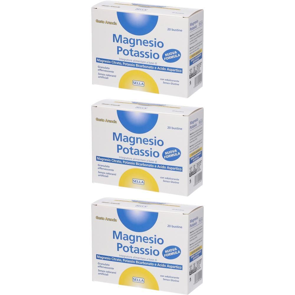 Tre confezioni di SELLA Magnesio Potassio, ciascuna da 20 bustine. Scatola bianca con accenti blu e gialli.