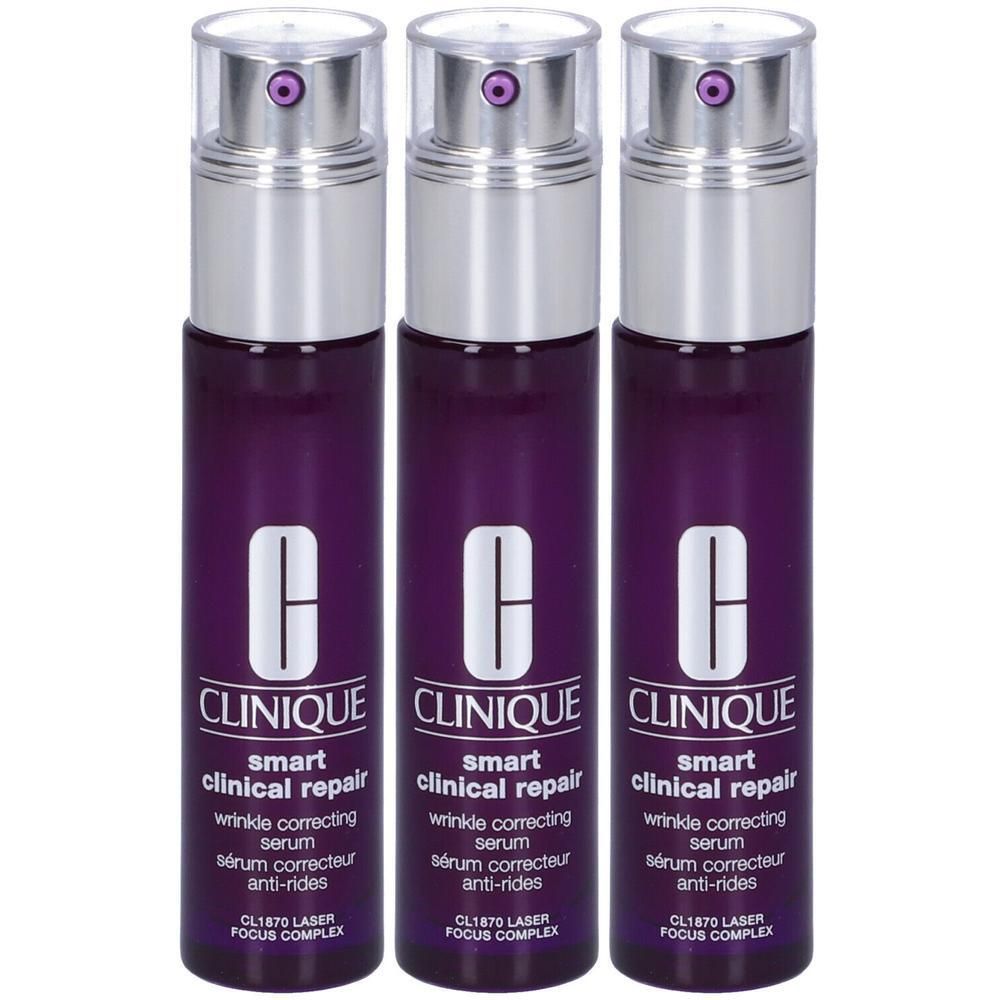 Tre flaconi Clinique Smart Clinical Repair™ con erogatore. Flaconi viola con collo argentato e logo bianco.
