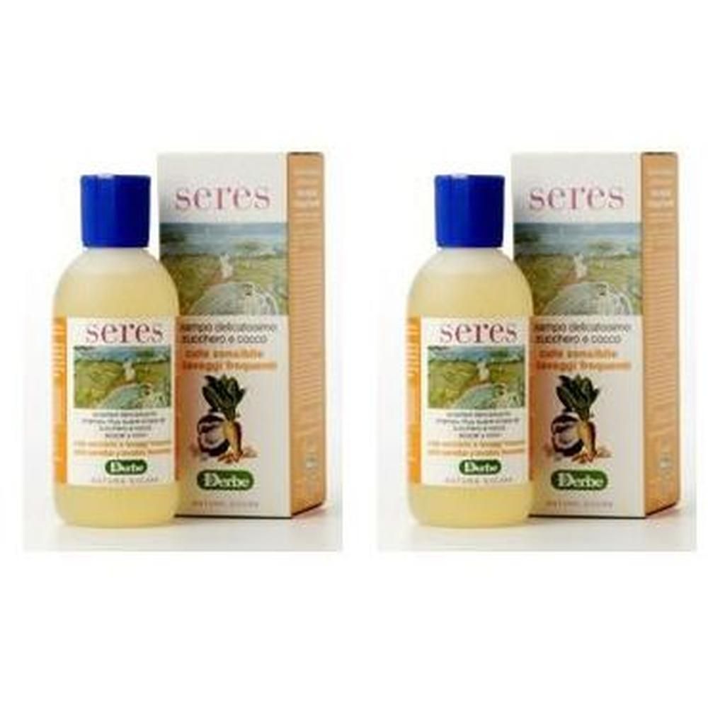 Due flaconi di shampoo giallo paglierino con tappi blu e relative scatole. Le etichette mostrano un paesaggio e una barbabietola.