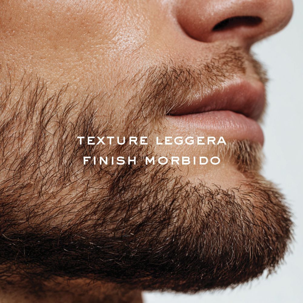 Primo piano di una barba con testo 'Texture Leggera Finish Morbido'.