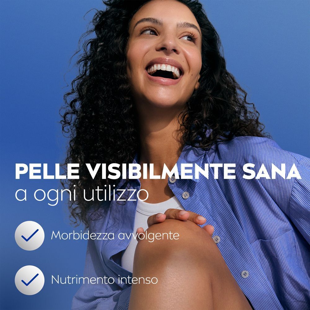 Donna sorridente con pelle sana, testo su salute visibile e nutrimento intenso.