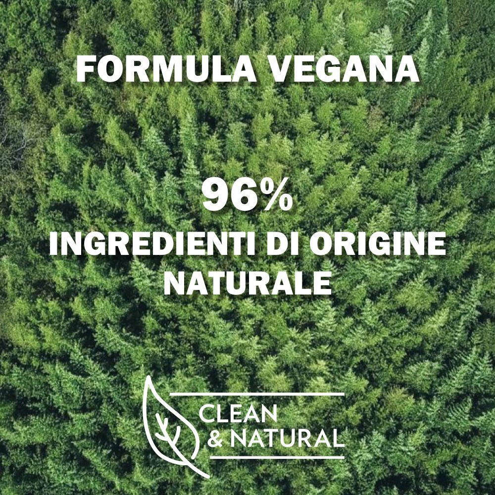 Sfondo forestale con testo: "FORMULA VEGANA 96% INGREDIENTI DI ORIGINE NATURALE CLEAN & NATURAL".