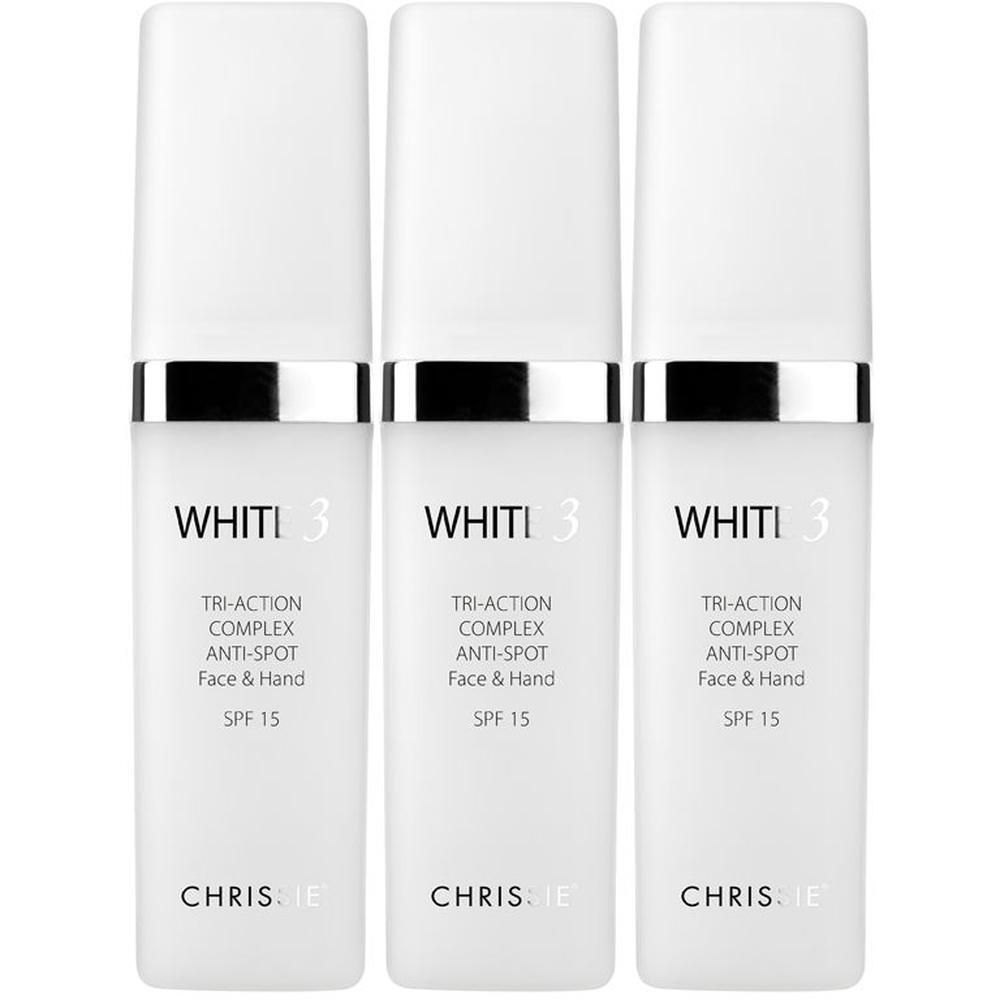 Tre flaconi bianchi Chrissie White 3 Tri-Action Complex Antimacchia Schiarente con dispenser a pompa e anello argentato.
