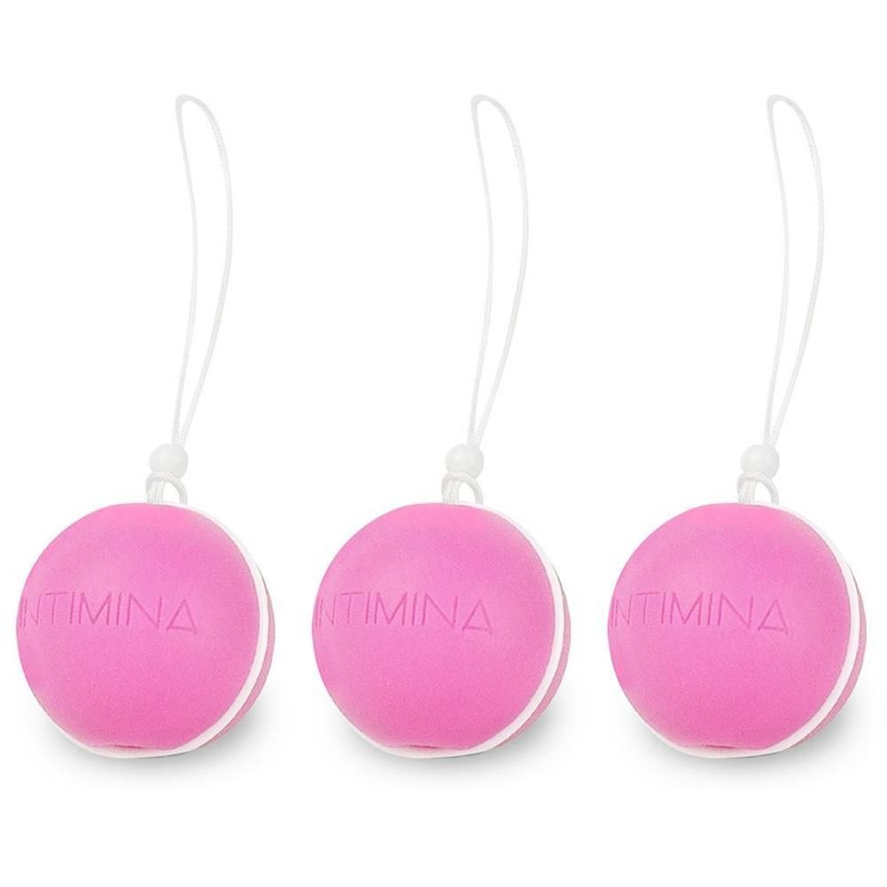 Tre sfere rosa per esercizi di Kegel con cordini, ognuna con il marchio INTIMINA.