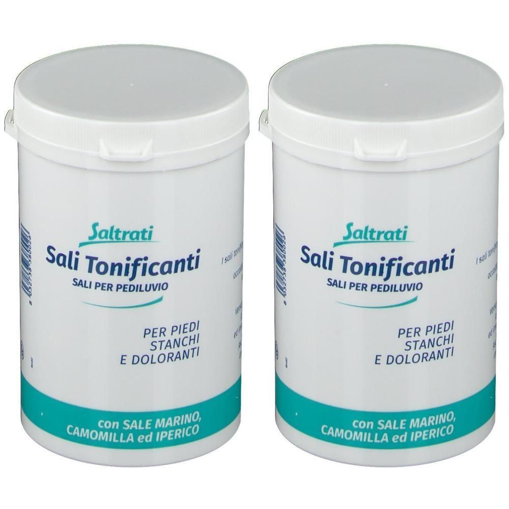 Due contenitori bianchi di Sali Tonificanti Saltrati per pediluvio. Etichettatura in tedesco e italiano.