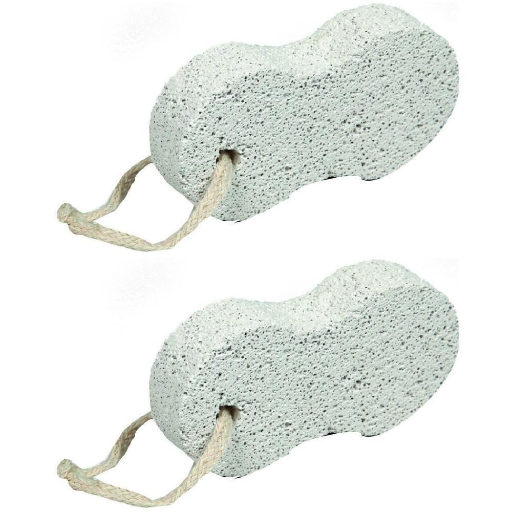 Due pietre pomici grigio chiaro con cordino per appenderle.