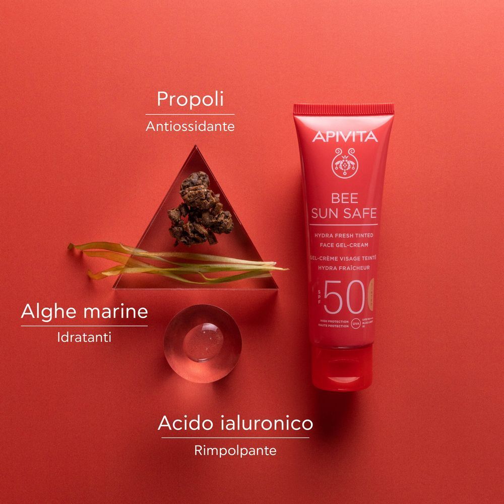 APIVITA Bee Sun Safe Gel-Crema Colorata SPF50 accanto a propoli, alghe marine e gel di acido ialuronico.