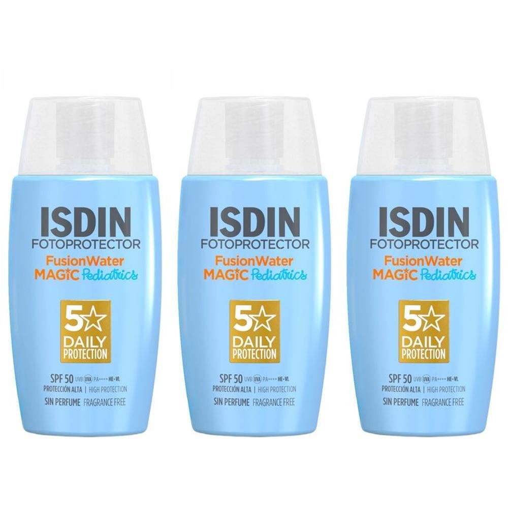 Tre flaconi di ISDIN Fotoprotector Fusion Water Magic Pediatrics Fluido, SPF 50.