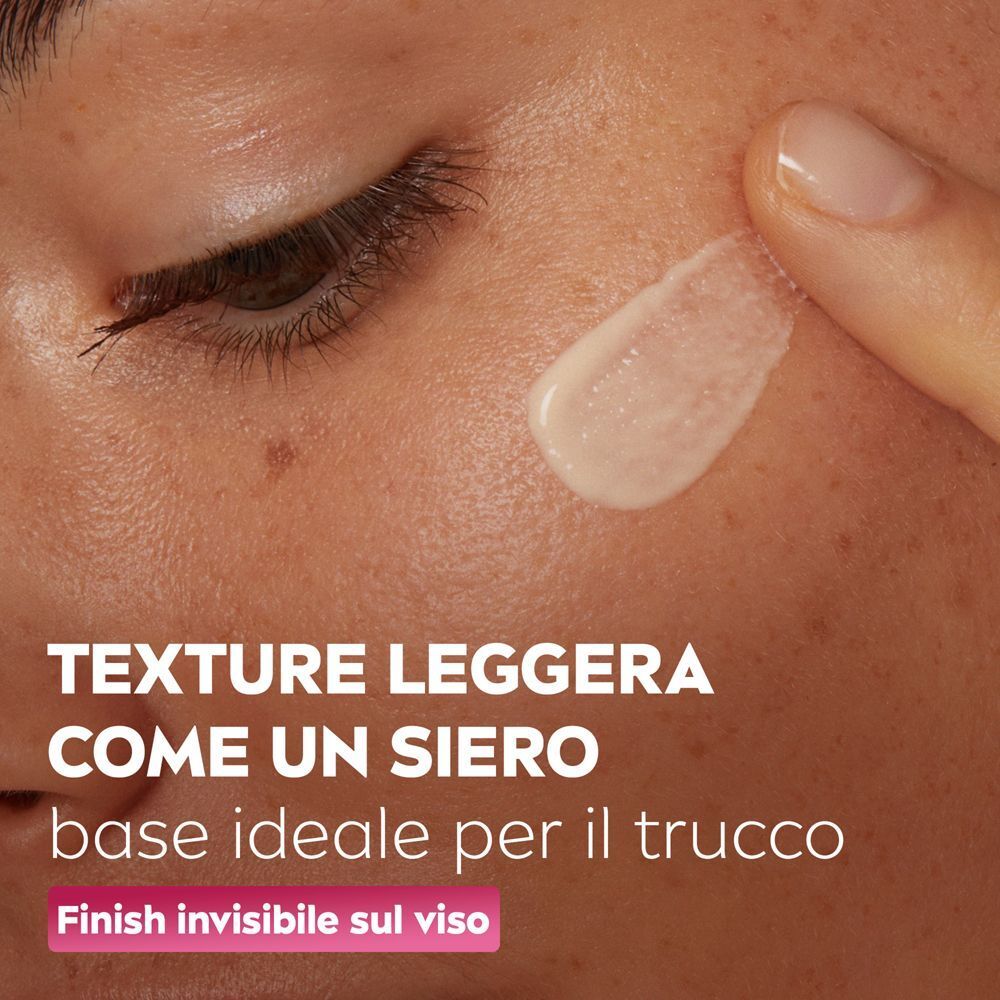 Texture leggera come un siero sulla pelle. Base ideale per il trucco.