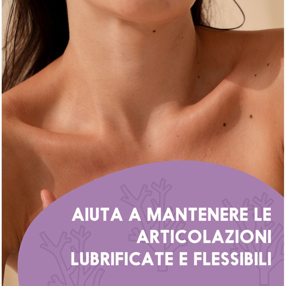 Primo piano delle spalle e del collo di una donna, che evidenzia la salute delle articolazioni.